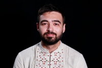 Артак Григорян під час інтерв'ю, 2023 р.