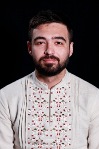 Артак Григорян під час інтерв'ю, 2023 р.