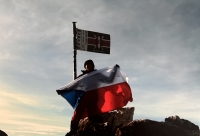 Dcera Michelle Jana Chan s českou vlajkou na vrcholu