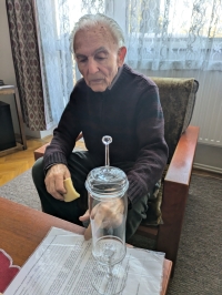 Ladislav Oliva má ve svém archivu v Železném Brodě  jednu ze prvních prací ze studentských dob