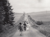 Sokolovské „máničky“ na pochodu Praha-Prčice, 1986