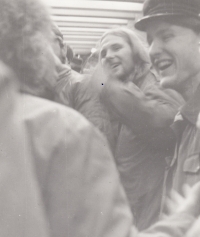 Petr Procházka s přáteli na demonstraci v Praze (1988-1989)