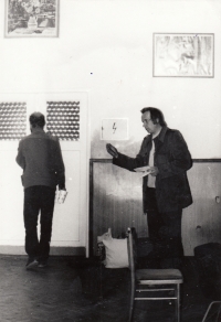 Na lesní brigádě v Horní Blatné pořádané Jindřichem Konečným (1989)