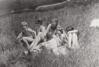 Pamětník s rodinou