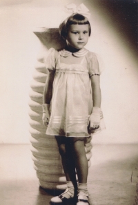 Božena Tomšová, kolem roku 1942