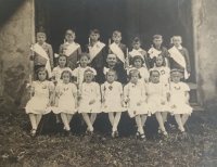 Svaté přijímání, Paula Wagnerová vpravo dole, 9 let, Bochov