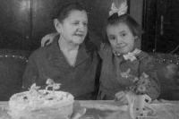 Pamětnice s babičkou, 1952