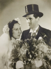 Svatební fotografie rodičů Jana Trousílka