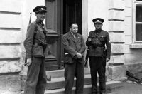 Karel Peleška – děda z matčiny strany (uprostřed), červen 1945