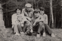 Pamětnice s manželem a dětmi - Martinou, Jiřím a Radkem