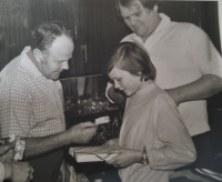 První narozeniny bez maminky s dědečkem Milanem a tatínkem Eduardem