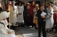 Zahájení Divadelní Přibyslavi, Anna Šauerová uvádí módní přehlídku, rok 2006
