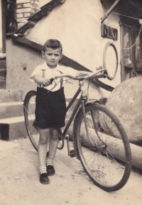 Miloš Lehečka se svým prvním kolem, 1957