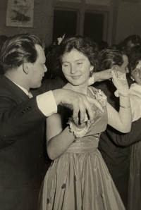 Sestra Anna na taneční zábavě, 1958