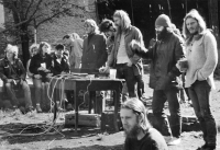 První zprava na jednom ze zakázaných koncertů v Šonově na Broumovsku, 1983