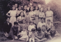 Matka Ruth Ornsteinová, 1940, hrad Edmond ve Skotsku