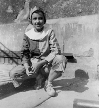 Jitka Chytráčková, tehdy Náprstková, v divadelním kostýmu, Turnov, 1960