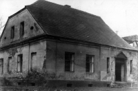 Selská usedlost sedláka Šustra na místě dnešního kulturního domu v Dolním Benešově