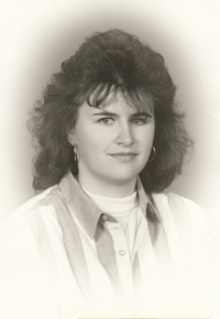 Kamila Večeřová na maturitní fotce, 1994