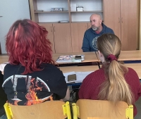 Petr Procházka při nahrávání s týmem v projektu Příběhy našich sousedů, 2025