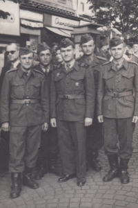 Základní vojenská služba, Miroslav Jurníček uprostřed, Praha, 1949–1951