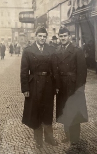 Základní vojenská služba, Miroslav Jurníček vpravo, Praha, 1949–1951