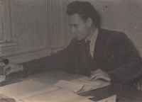 Miroslav Jurníček v kanceláři, Brandýs nad Labem, 50. léta