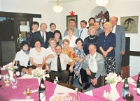 Jan Průša (označen hvězdičkou), třídní sraz, 1983