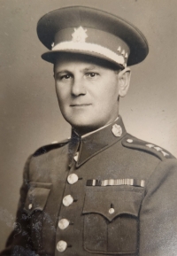 František Fikota, dědeček pamětnice, otec Olgy Fikotové, v uniformě československého vojska