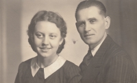 Rodiče František Fajkus a Vlasta Schücková v Karlsruhe, 1941
