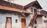 Rodný statek Jaroslava Kropáčka, obytná část, stav po roce 1989, Horní Chřášťany