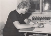 Maturitu si Miloslava Bičíková dodělala v roce 1966 na elektrotechnické škole v Pardubicích 