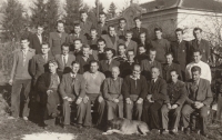 Miroslav Jurníček v pracovním kolektivu, prostřední řada druhý zleva, přelom 50. a 60. let