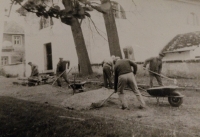 Brigáda na úpravu evangelického kostela a jeho okolí v Hradišti