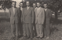 Bratři Jurníčkovi zleva: Ladislav, Jan, Vítězslav, Miroslav, Leopold, Hačky, přelom 40. a 50. let 