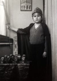 Vladimír Škvor v jedné ze svých prvních divadelních rolí 