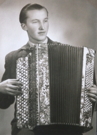 Břetislav Horák s harmonikou