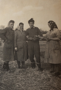 Manžel Jindřich Mühlberger v mládí se svou matkou Zitou Reiterovou