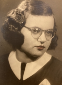 Ludmila Nekužová (Formánková) po osvobození, 1945