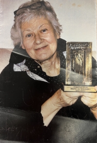 Kristina Vlachová, přebírání ceny na XI. Filmovém festivalu v Polsku, 2019 (fotografka Zdena Machová Sidonová)