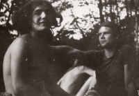 Dlouholetý kamarád Radomíra Kisse Mirek Zvára - na fotografii nalevo 