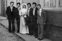 Alois Klepáček (zcela vlevo) se svými blízkými v rumunském Banátu, nedatováno