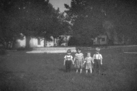 Děti Aloise Klepáčka po příjezdu do Československa v roce 1991