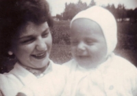 Vladimír Václavek s maminkou, Rýmařov, 1960