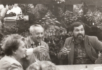 Manželé Horníčkovi s Miroslavem Potykou, vedoucím odboru kultury v Uherském Hradišti