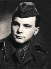 Nástup do vojenského přijímače v Praze, září 1954