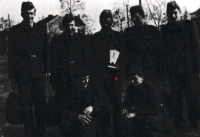 Vojákem při Domu armády Praha, předchůdce Dukly Praha, který sdružoval atlety, házenou a basketbal a měl jen roční působnost. 50. léta