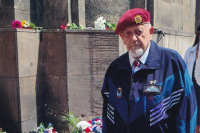 Pamětník na pietním setkání Konfederace politických vězňů České republiky