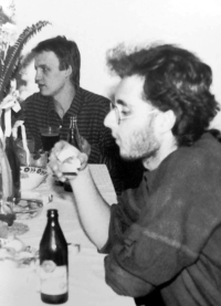 Petr Šulák vlevo s kamarádem a disidentem Janem Králem