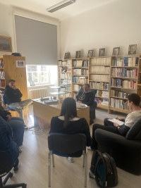 Martin Mejstřík během nahrávání pro projekt Příběhy našich sousedů, 2025